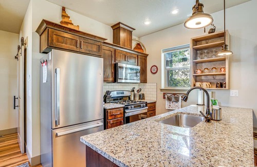 Donnelly House | Charming Donnelly Home - 1 Mi to Lake Cascade!