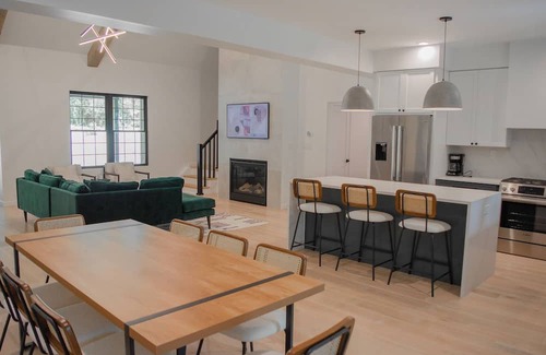 Marlboro House | The Noir House: modern new construction in the heart of Hudson Valley