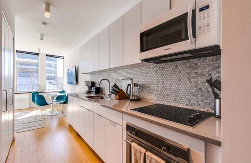 Downtown Apartment | Luxury Apt with Gym (URB-4120)