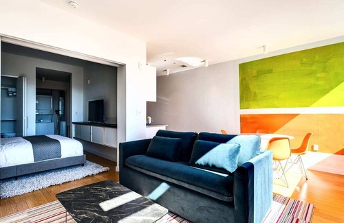 Downtown Apartment | Modern Apt Downtown with Pool - URB-5106
