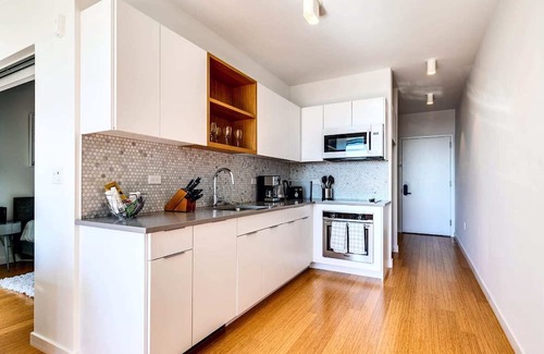 Downtown Apartment | Modern Apt Downtown with Pool - URB-5106