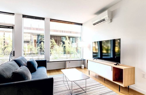 Downtown Apartment | Trendy Apt Downtown - URB-5119