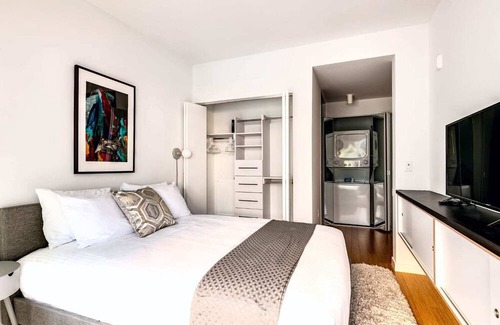 Downtown Apartment | Trendy Apt Downtown - URB-5119