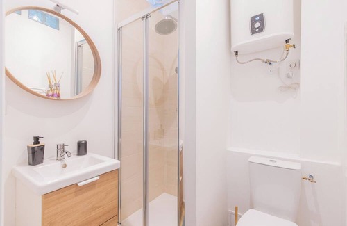 Vigneux-sur-Seine Apartment | Appartement Cosy, Wifi, Gare, "Le Refuge du Lac" Belle Promenade Autour du Lac