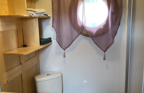 Saint-Pardoux House | Mobile Home 'Roulotte Flamenca' with Shared Pool, Wi-Fi and Air Conditioning