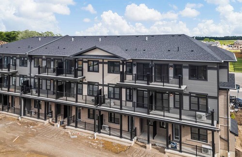 Kitchener House | Entire Home in Kitchener