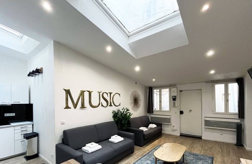 Quartier de la Porte-Saint-Denis Apartment | Urban Flat 187 - Sublime 1 Bedroom in Paris