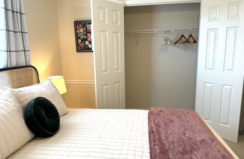 High Point Condo | Overlook King + Queen Beds Pet Friendly Close to HPU and HPMKT