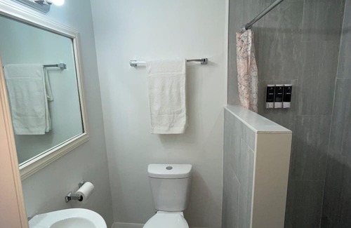 Embassy Hills Apartment | Beautiful studio in family home.free wifi