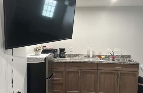 Embassy Hills Apartment | Beautiful studio in family home.free wifi