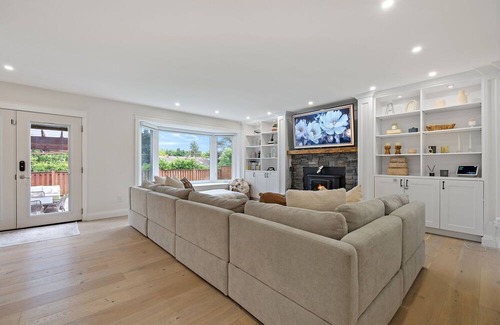 Watertown House | The Noble Nest- 6 Bedroom Luxury home surrounded by nature
