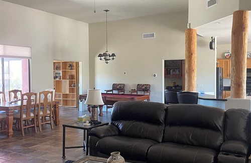 New River House | Cozy 1-bedroom house in charming New River with AC