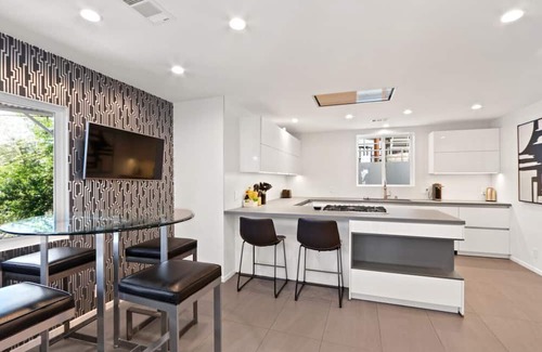 South Arroyo House | Alluring Grand Vista with Pools & King Beds
