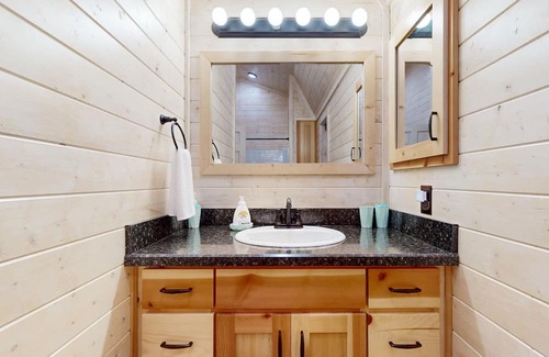 Paige House | Cozy cottage with private pond, covered deck, + wifi