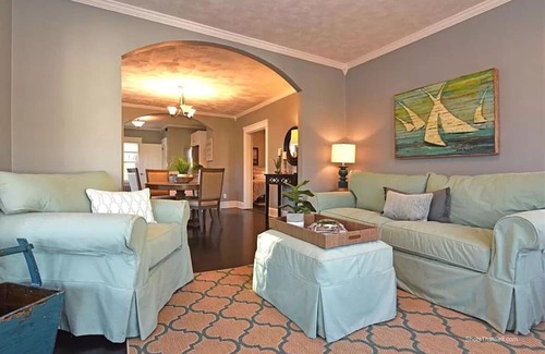 Warwick House | Cozy casa in RI. 15 mins from Providence & 5 from airport. Enjoy the summer here