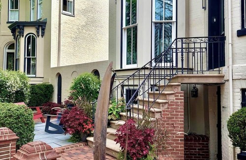 Logan Circle Apartment | Cozy, modern apartment in the heart of DC!