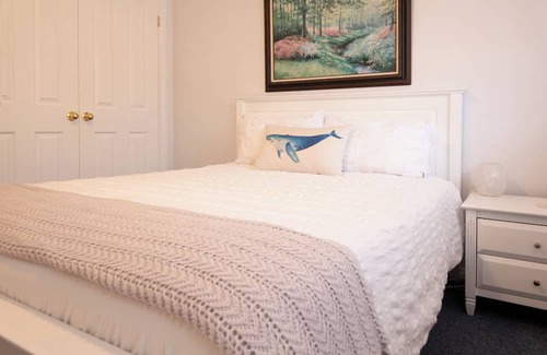Pink Lake House | Enjoy a cosy country setting, starry nights and 5 minutes to the closest beach.