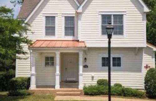 Lackey Cottage | Charming Williamsburg resort only minutes away from all the main attractions