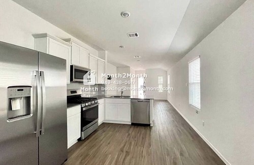 Hutto House | Canley Loop on Canley Lp #42147