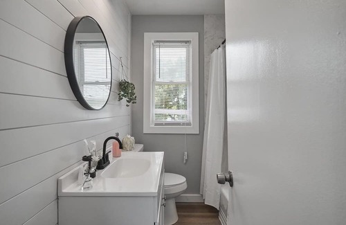 Cottage Line Apartment | *Waterview/Pool* Coastal Breeze Suite @ Salt & Sea