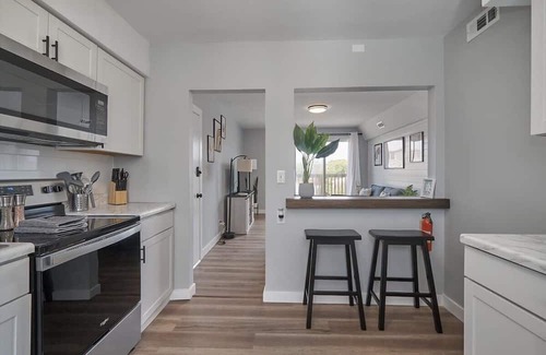 Cottage Line Apartment | *Waterview/Pool* Coastal Breeze Suite @ Salt & Sea