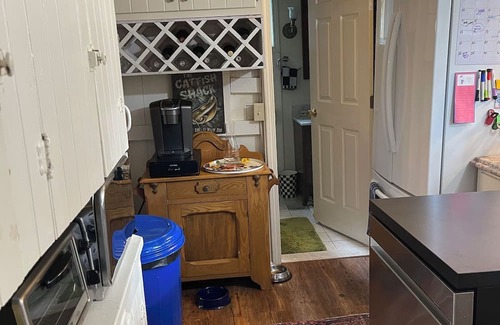 Cazenovia Cottage | Beautiful Watefront Camp for Rent on Cazenovia Lake. Sleeps 12. Dock/Rafts.