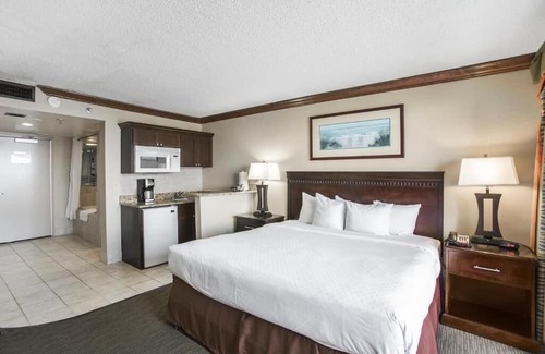 Northeast Virginia Beach Resort | Va Beach, Beach Quarters, Labor Day Week