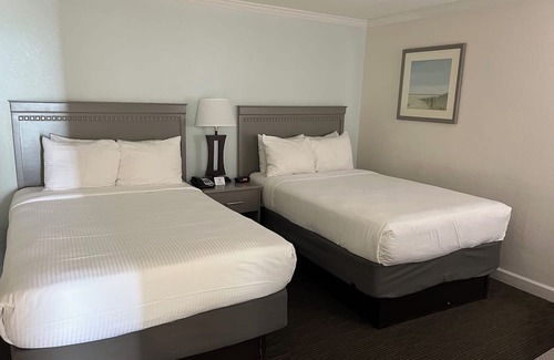 Northeast Virginia Beach Resort | Va Beach, Beach Quarters, Labor Day Week