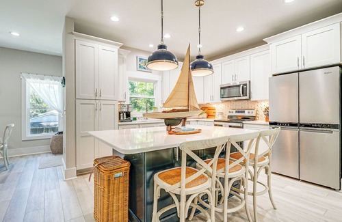Myrtle Grove House | Dog-Friendly Wilmington Retreat ~ 7 Mi to Beach!