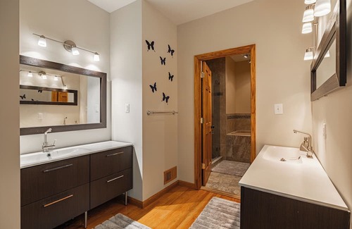 Fort Washington House | Gorgeous LUX 4 Bedrooms with 6 Beds Home RARE