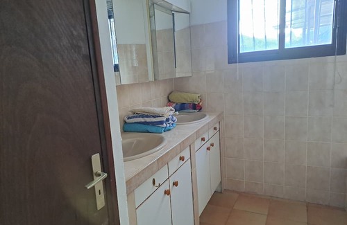 Castellar House | Location Vacance Entre Montagne et mer