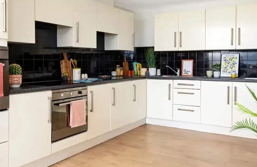 Tottenham Hale Apartment | Cozy & Budget - Accommodation in London - Students Only