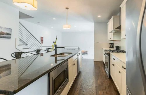 Midtown House | Music City Townhomes - 1.5 Miles to downtown!