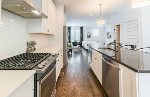 Midtown House | Music City Townhomes - 1.5 Miles to downtown!