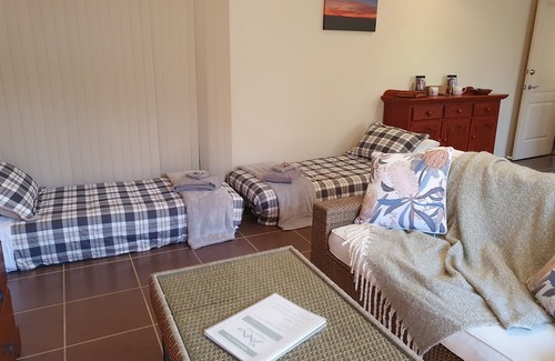 Narangba Apartment | Narnie's Place with Breakfast - Relaxing Guesthouse; Bush, Creek, Walking Tracks