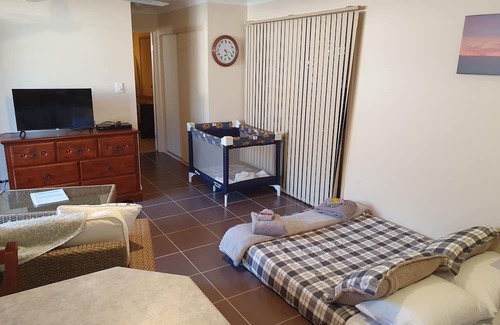 Narangba Apartment | Narnie's Place with Breakfast - Relaxing Guesthouse; Bush, Creek, Walking Tracks