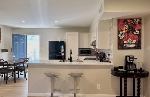 Wooten Apartment | N Austin retreat minutes from Q2, The Domain and 15 min from Downtown Austin