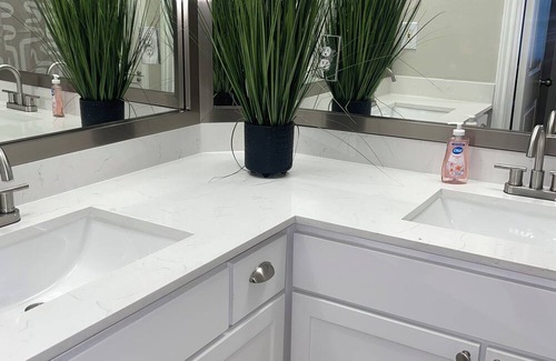 Midtown Apartment | Emerald Gem N Midtown! 8 minutes from everything in downtown/midtown houston!