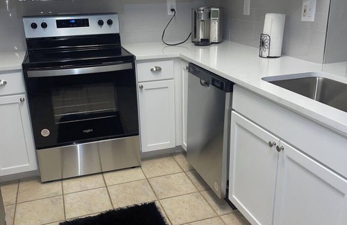 Midtown Apartment | Emerald Gem N Midtown! 8 minutes from everything in downtown/midtown houston!