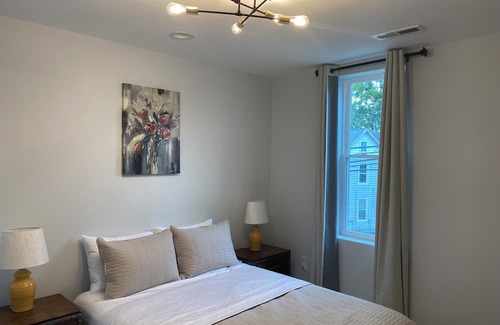 Moravia-Walther House | Close to all major universities and Hospitals in Baltimore. Perfect for family.