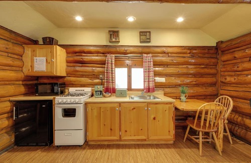 Sedona Apartment | Sedona Studio w/On-Site Hiking & Creek Access!