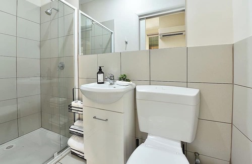 Brunswick Apartment | Beautiful Studio in Brunswick! A/C, Parking, Deck!