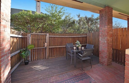 Brunswick Apartment | Beautiful Studio in Brunswick! A/C, Parking, Deck!