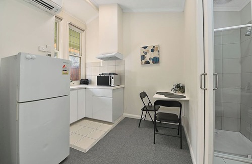 Brunswick Apartment | Beautiful Studio in Brunswick! A/C, Parking, Deck!
