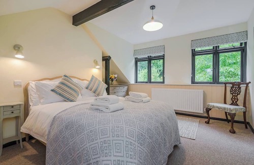 Patrixbourne House | Pass the Keys | ★Walnut Tree Cottage★ Huge garden near Canterbury