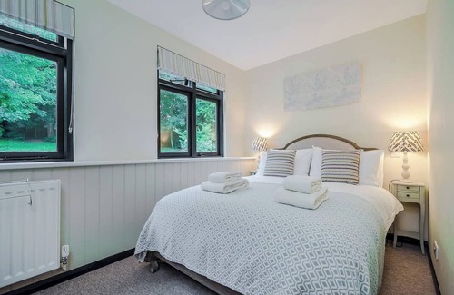 Patrixbourne House | Pass the Keys | ★Walnut Tree Cottage★ Huge garden near Canterbury