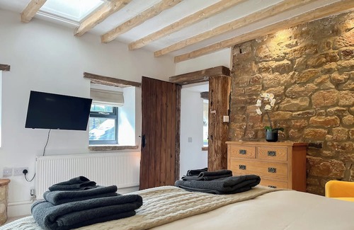 Alfreton Cottage | 1 bedroom accommodation in Shirland, near Alfreton
