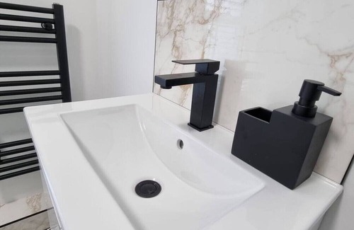 Wakefield Apartment | 1-Bed Apartment in Wakefield