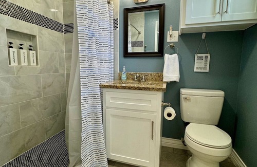 Bay Area Cottage | Bay Area Cottage - Conveniently located with all the amenities of home!