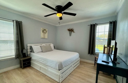 Bay Area Cottage | Bay Area Cottage - Conveniently located with all the amenities of home!